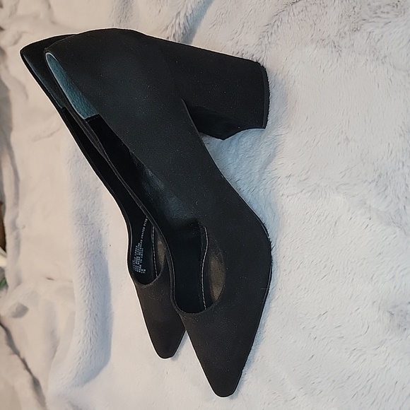 NWOB Black Suede Block Heels - Picture 3 of 6